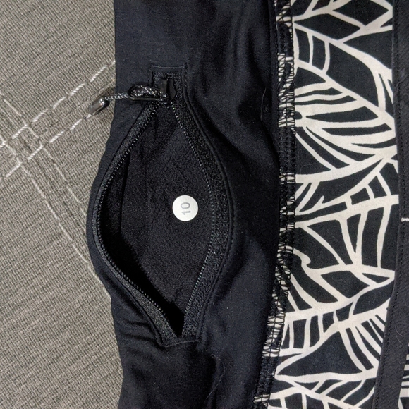 Lululemon Speed Shorts - Picture 4 of 5